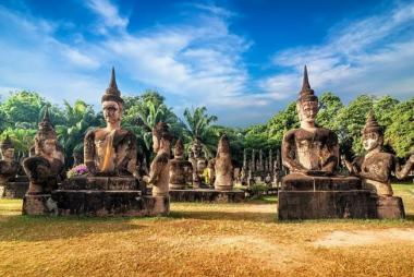 Tour Lào: HCM - Vientiane - Luang Prabang 6N5D, Xe Ô tô